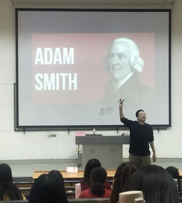 开云体育
特邀刘华军教授为研究生举办科研主题讲座.jpg