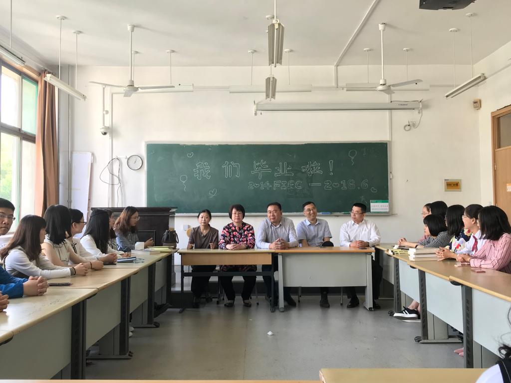 开云体育
召开2014级金创班级毕业座谈会.jpg