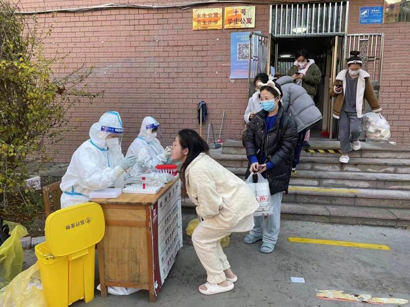 开云体育
教职工爱心志愿者奋战在防疫前沿2